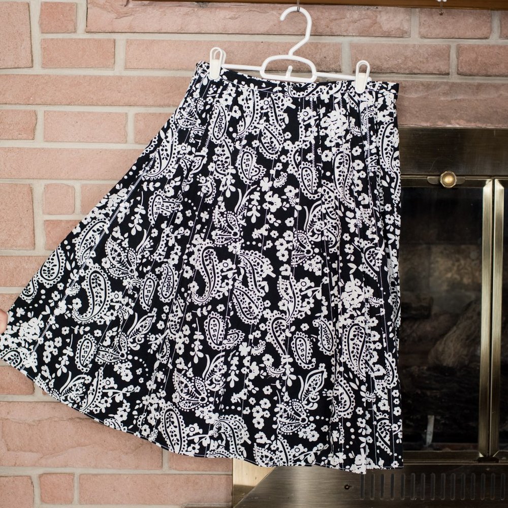 Liz Claiborne Black & White Paisley Midi Skirt